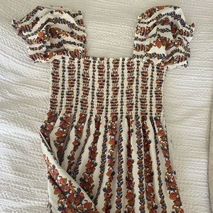 Midi dress with puff sleeves